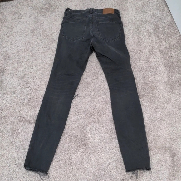 Madewell 9" High-Rise Skinny size 24 Black distressed with raw hem - Picture 6 of 9